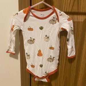 KYTE BABY long sleeve onesie 3-6 months pumpkin print